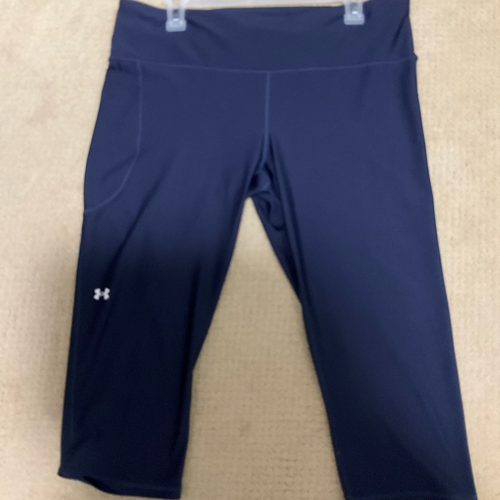 XXL Under Armour navy Capri leggings with right side pocket